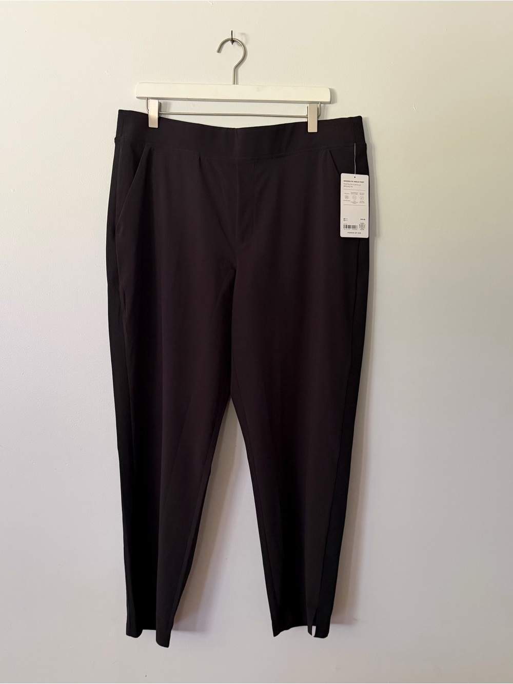 NWT’s Athleta Black Brooklyn Ankle pants size 16 feather weight stretch fabric